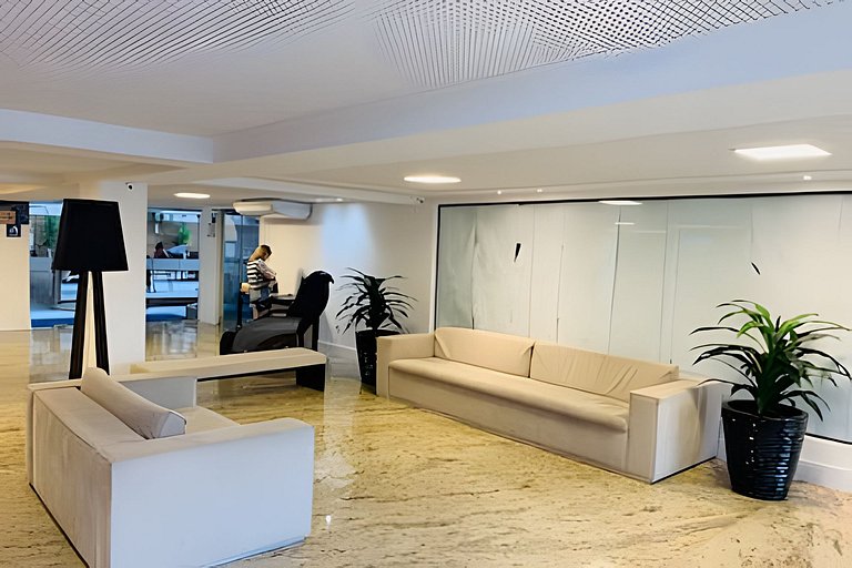 Apto luxuoso em hotel com café da manhã incluso