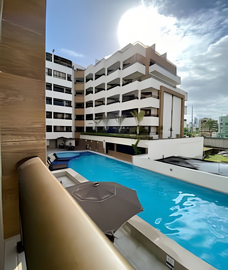 Flat com vista da piscina com café incluso