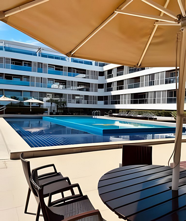 Apto 2q vista mar e piscina no Solar com café