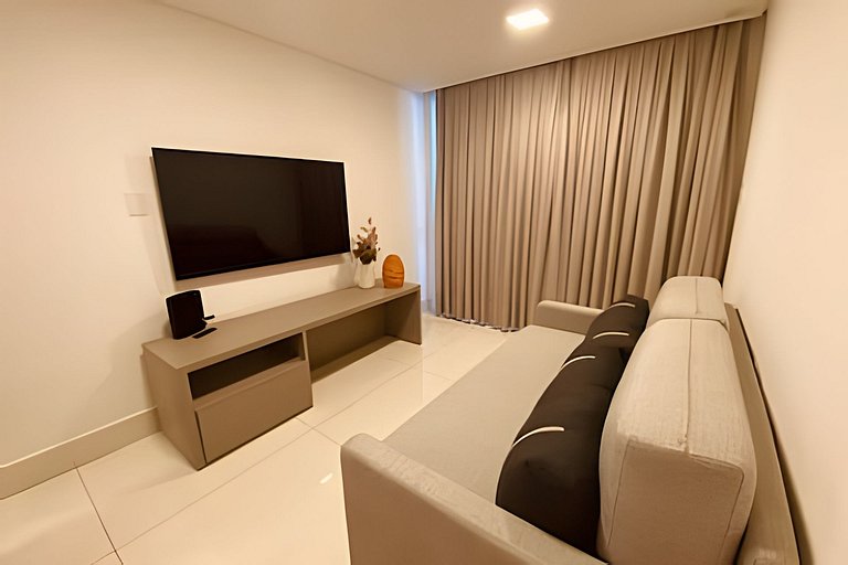Apto com cama King no Solar Tambaú