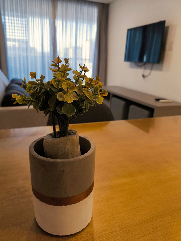 Apto 2 quartos de alto padrão com café incluso