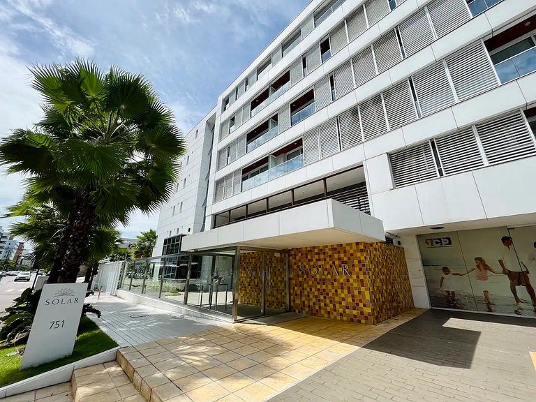 Apto 2q com vista piscina