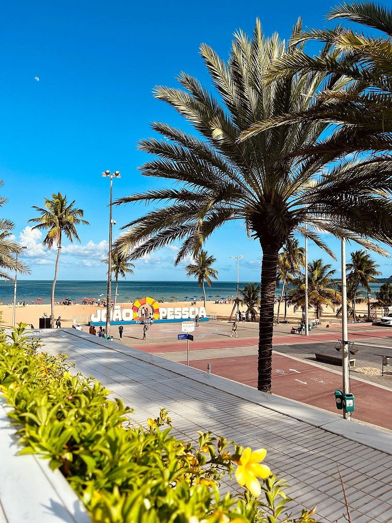 Apto 2q com vista piscina