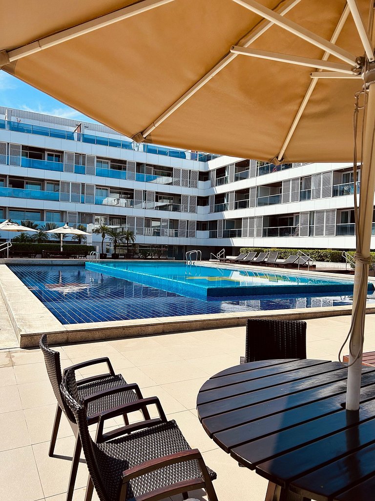 Apto 2q com vista piscina