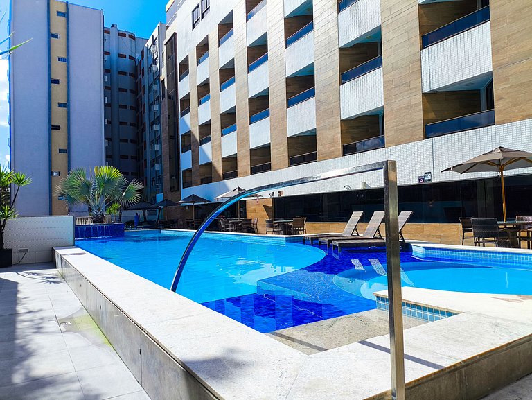 Apt amplo em luxuoso Hotel a 50 metros da praia