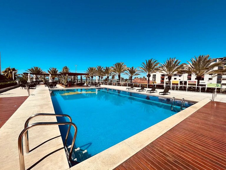 Apto 2q com vista piscina
