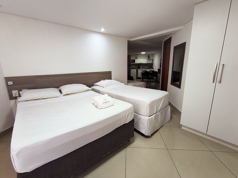 Apt amplo em luxuoso Hotel a 50 metros da praia