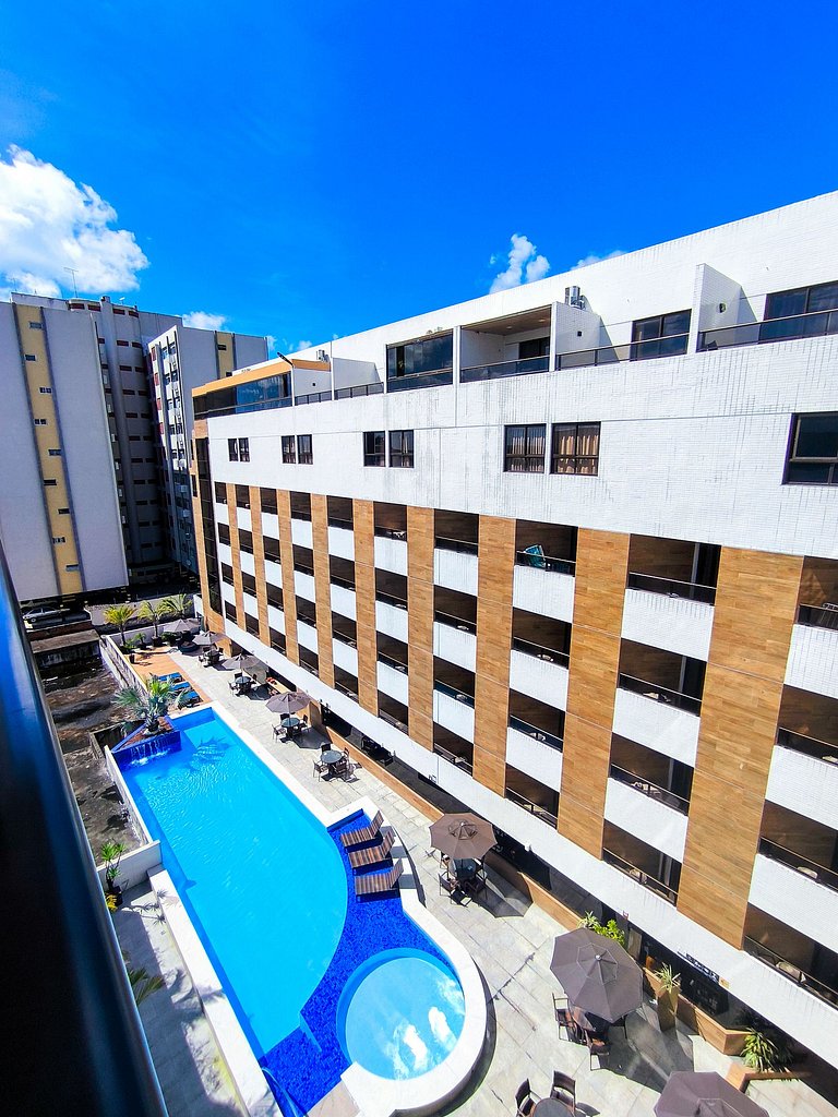 Apt amplo em luxuoso Hotel a 50 metros da praia