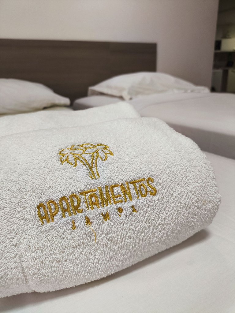 Apt amplo em luxuoso Hotel a 50 metros da praia