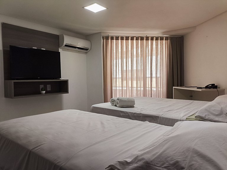 Apt amplo em luxuoso Hotel a 50 metros da praia