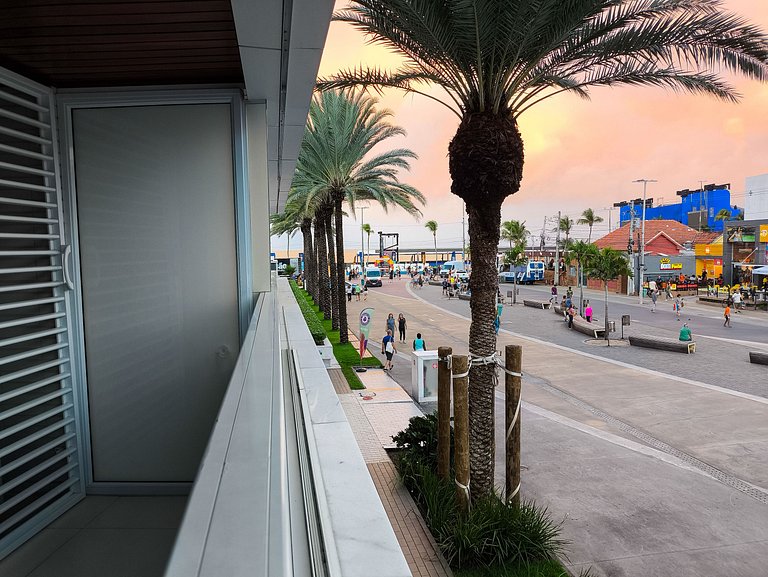 Apt espaçoso com vista para o mar com café incluso