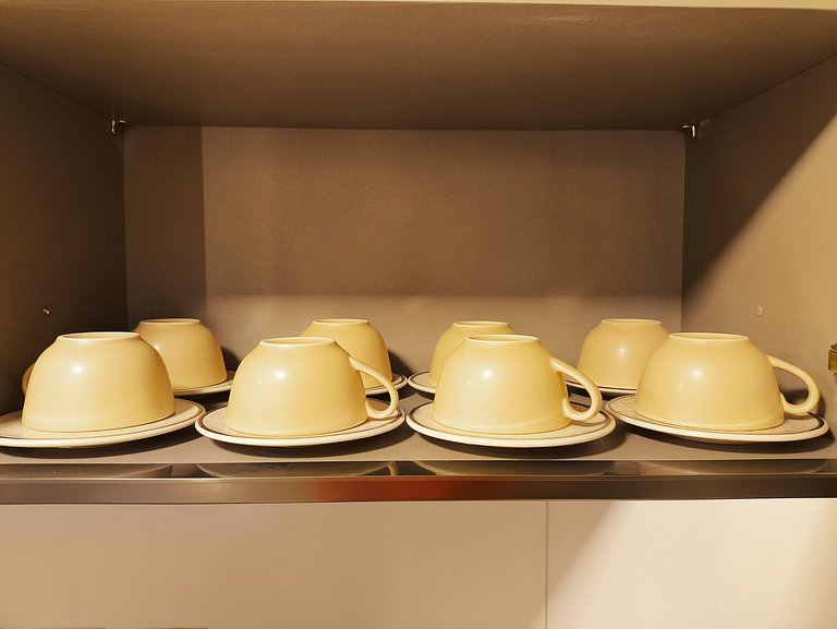 Apt espaçoso com vista para o mar com café incluso