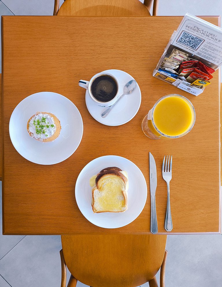Lindo ap com terraço no Solar com café incluso