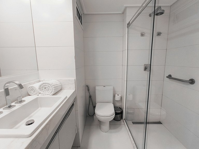 Ap 2 quartos com vista para o mar com café incluso