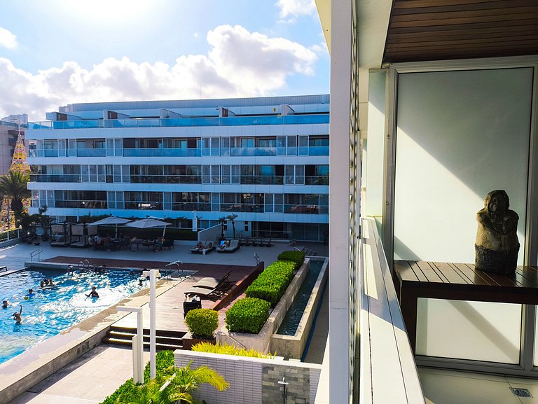 Apto 2q vista mar e piscina no Solar com café