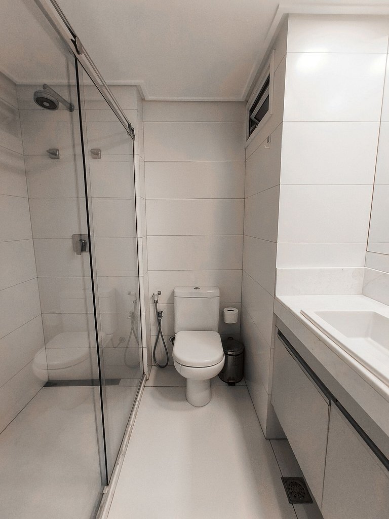 Apto 2q vista mar e piscina no Solar com café