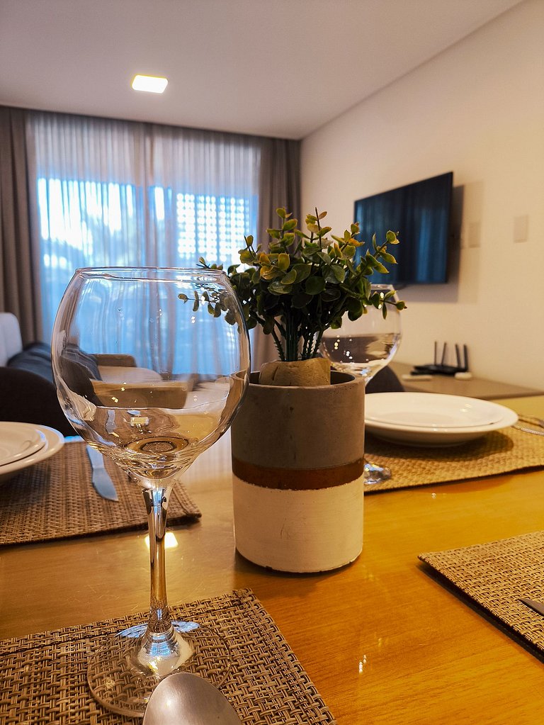 Apto 2 quartos de alto padrão com café incluso