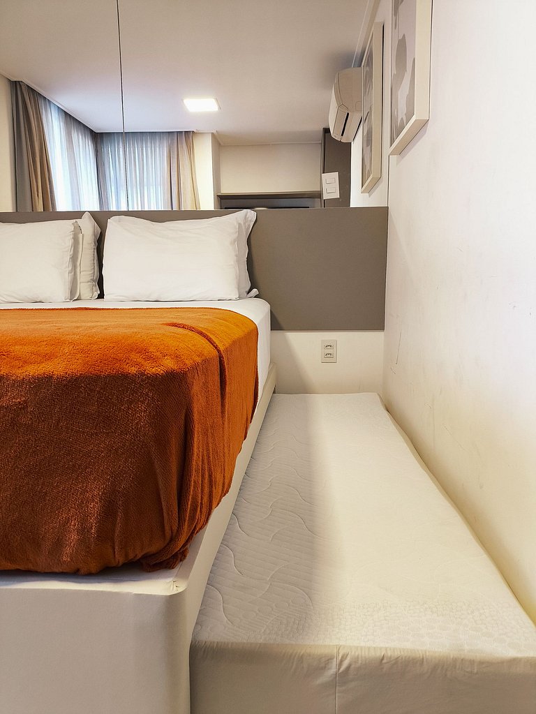 Apto 2 quartos de alto padrão com café incluso