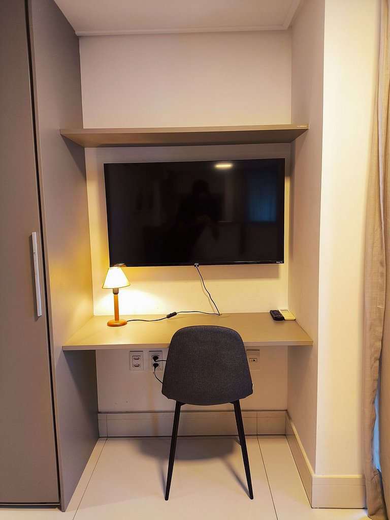 Apto 2 quartos de alto padrão com café incluso