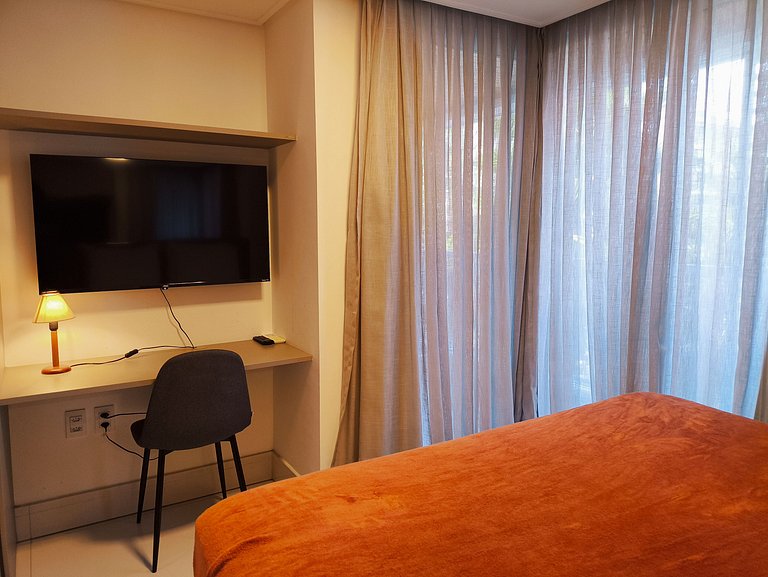 Apto 2 quartos de alto padrão com café incluso