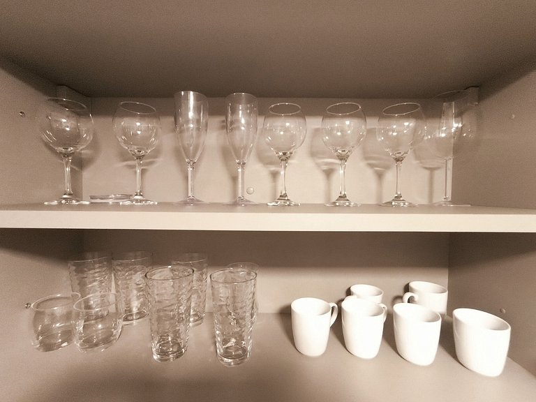 Apto 2 quartos de alto padrão com café incluso