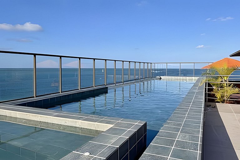Flat Elegante com Vista Panorâmica para o Mar